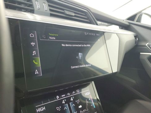 Used 2022 Audi e-tron Premium image 28