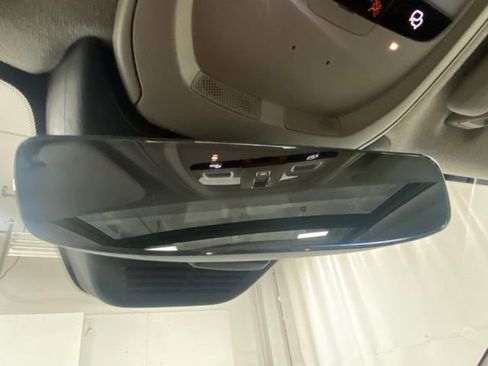 Used 2025 Volvo XC40 B5 Core image 28