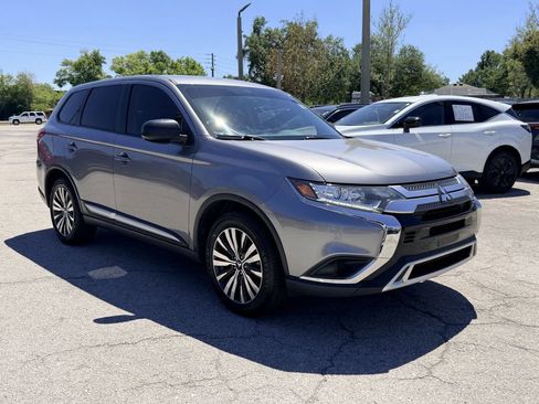 Used 2020 Mitsubishi Outlander ES image 2