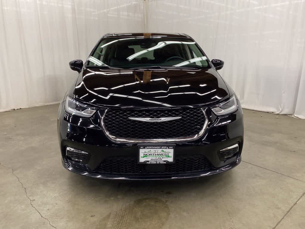 Used 2024 Chrysler Pacifica Touring-L FWD image 9