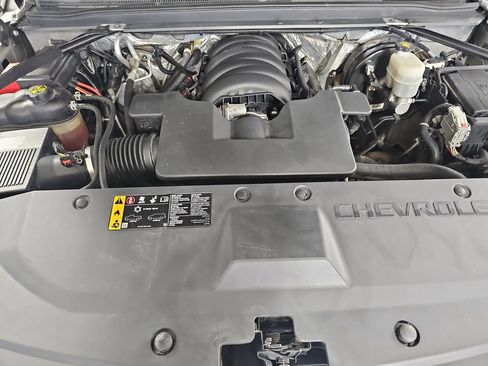 Used 2017 Chevrolet Suburban LT w/ Luxury Package AWD/4WD image 38