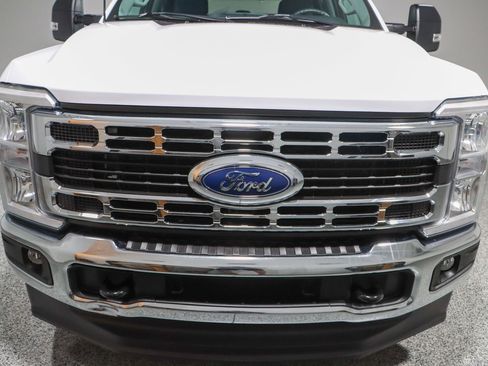 Used 2023 Ford F250 XLT w/ FX4 Off-Road Package AWD/4WD image 4