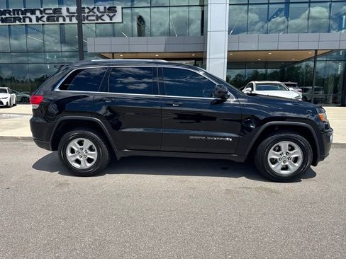 Used 2017 Jeep Grand Cherokee Laredo w/ Quick Order Package 23E AWD/4WD image 2