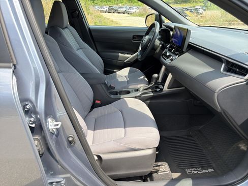 Used 2023 Toyota Corolla Cross AWD Hybrid image 13