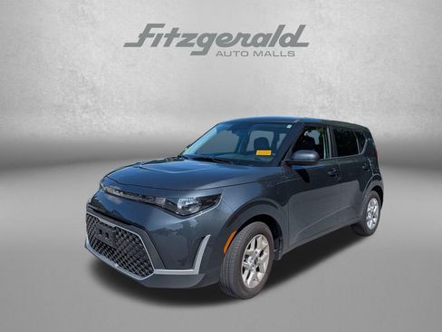 Used 2025 Kia Soul LX w/ LX Technology Package FWD image 3