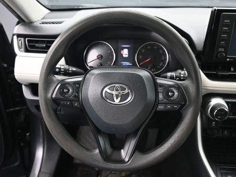 Used 2020 Toyota RAV4 XLE image 19