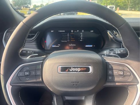 Used 2026 Jeep Grand Cherokee Altitude AWD/4WD image 13