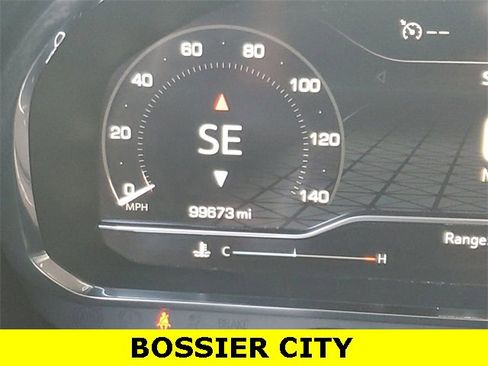 Used 2022 GMC Yukon SLT w/ SLT Luxury Package image 12