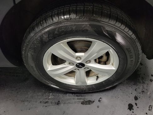 Used 2023 Kia Sorento LX image 10