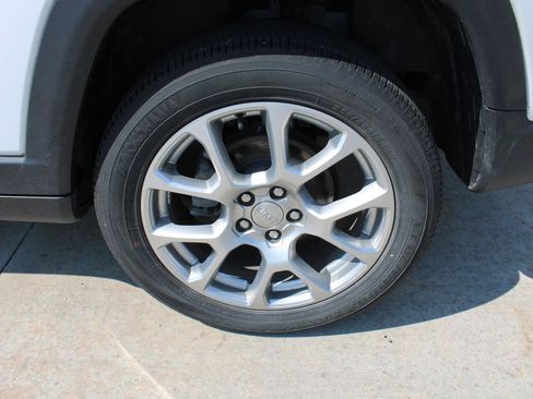 Used 2022 Jeep Compass Latitude AWD/4WD image 10