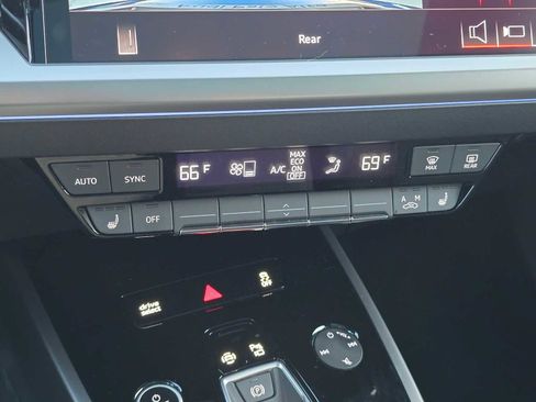 Used 2025 Audi Q4 e-tron Premium Plus w/ Premium Plus image 31