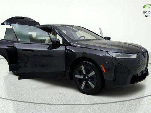 Used 2024 BMW iX xDrive50 w/ Sport Package AWD/4WD image 9