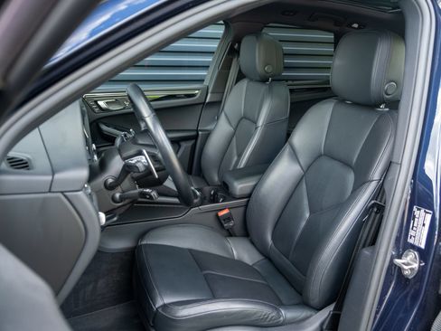 Certified 2023 Porsche Macan S AWD/4WD image 5
