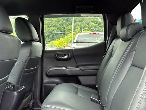 Certified 2022 Toyota Tacoma TRD Sport AWD/4WD image 19