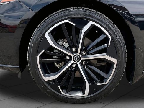 Used 2023 Nissan Altima 2.5 SR w/ SR Premium Package FWD image 11