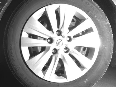 Used 2025 Nissan Sentra S image 12