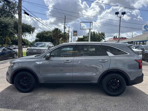 Used 2023 Kia Sorento LX FWD image 4