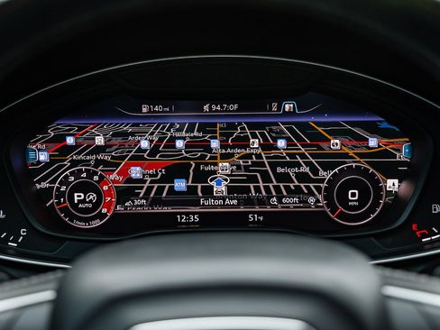 Used 2020 Audi SQ5 Premium Plus w/ Premium Plus Package image 24