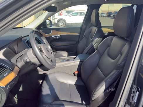 Certified 2022 Volvo XC90 T6 Momentum w/ Climate Package image 20