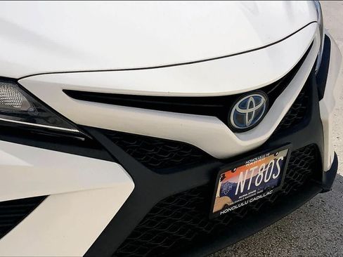 Used 2020 Toyota Camry SE w/ Sunroof Package FWD image 33