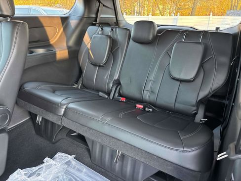 New 2026 Chrysler Pacifica Select image 7