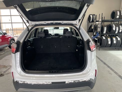 Used 2023 Ford Edge SEL image 9