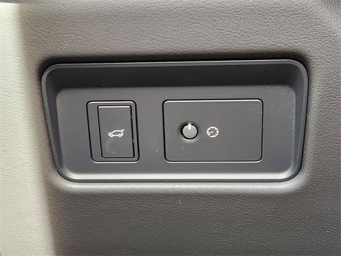 Used 2026 Jaguar F-PACE R-Dynamic S image 21