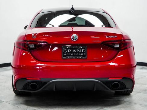 Used 2022 Alfa Romeo Giulia Veloce image 9