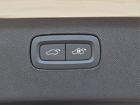 New 2026 Volvo XC90 B6 Plus w/ Protection Package Premier image 14