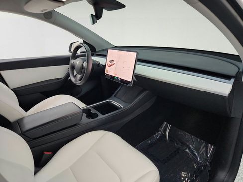 Used 2021 Tesla Model Y Long Range AWD/4WD image 26
