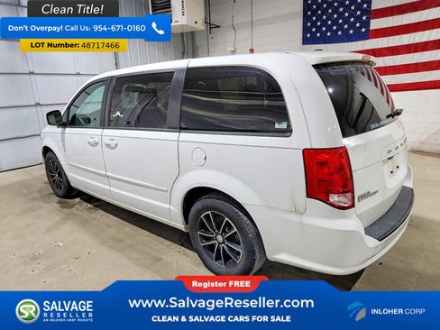 Used 2017 Dodge Grand Caravan SE image 3