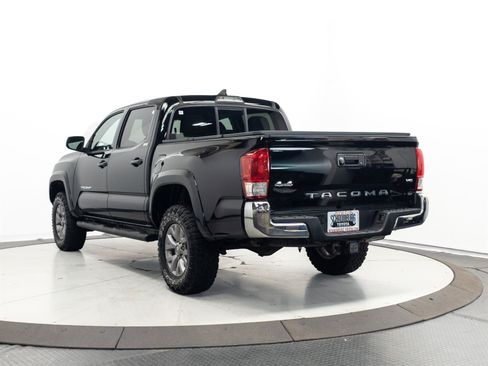 Used 2016 Toyota Tacoma SR5 w/ Exterior Package AWD/4WD image 8