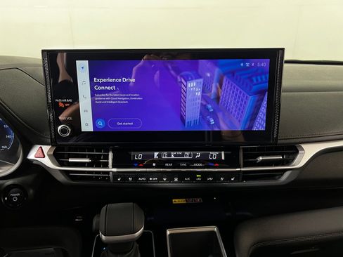 Used 2026 Toyota Sienna Limited FWD image 19