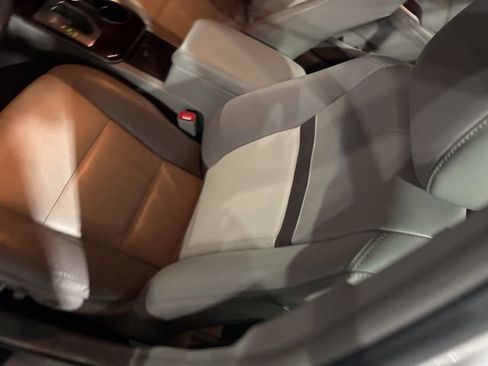 Used 2012 Toyota Camry XLE w/ Leather Pkg image 12