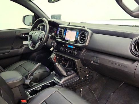 Used 2018 Toyota Tacoma TRD Pro AWD/4WD image 31