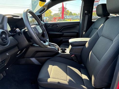 Used 2024 Chevrolet Colorado Trail Boss w/ Advanced Trailering Package AWD/4WD image 10