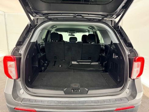 Used 2022 Ford Explorer XLT image 31