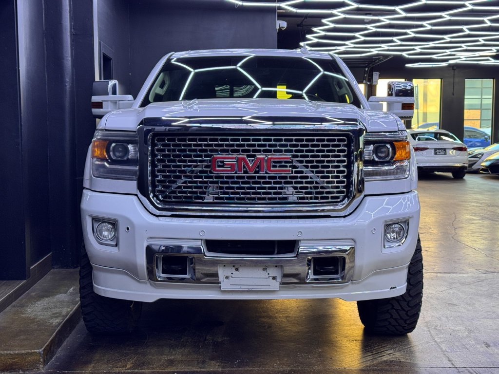 Used 2016 GMC Sierra 2500 Denali w/ Duramax Plus Package AWD/4WD image 2