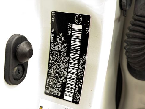 Used 2021 Toyota C-HR LE image 31