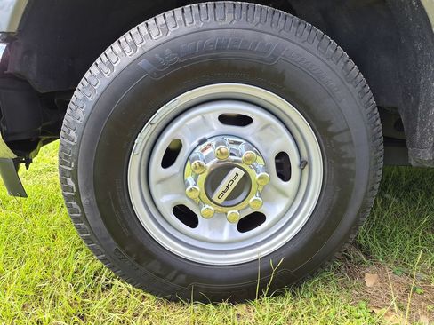 Used 2021 Ford F250 XL w/ Power Equipment Group RWD image 5