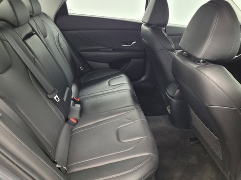 Used 2025 Hyundai Elantra Limited FWD image 19