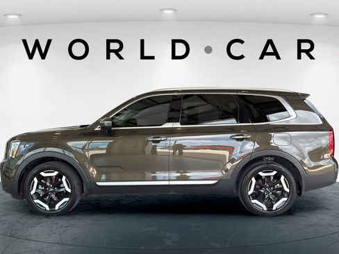 Certified 2025 Kia Telluride S FWD image 12