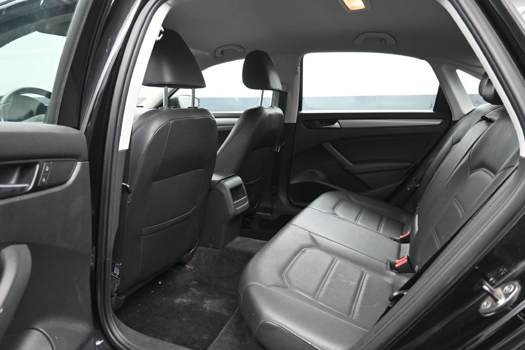 Used 2015 Volkswagen Passat 1.8T Wolfsburg Edition FWD image 21