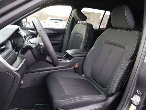 New 2025 Jeep Grand Cherokee 4WD image 12