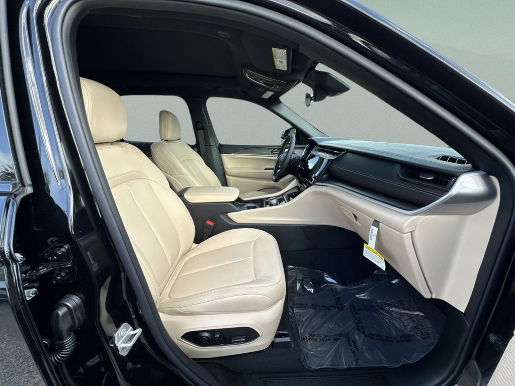 Used 2026 Jeep Grand Cherokee L Limited w/ Limited Altitude Package RWD image 35