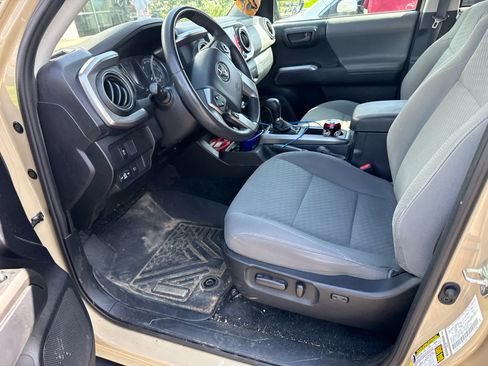 Used 2020 Toyota Tacoma SR5 RWD image 7