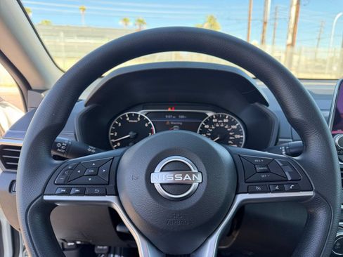 Used 2025 Nissan Altima 2.5 SV FWD image 27