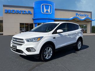 Used 2019 Ford Escape SE image 1