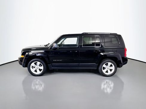 Used 2015 Jeep Patriot Latitude FWD image 9
