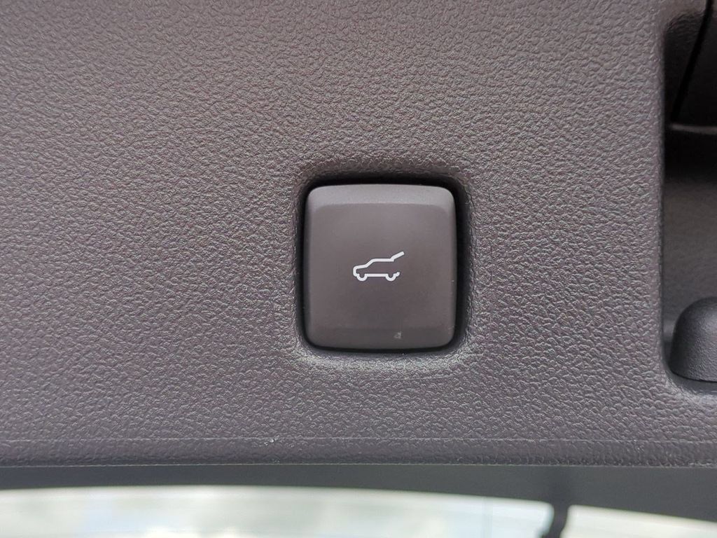Used 2022 Ford Escape Titanium w/ Class II Trailer Tow Package AWD/4WD image 34